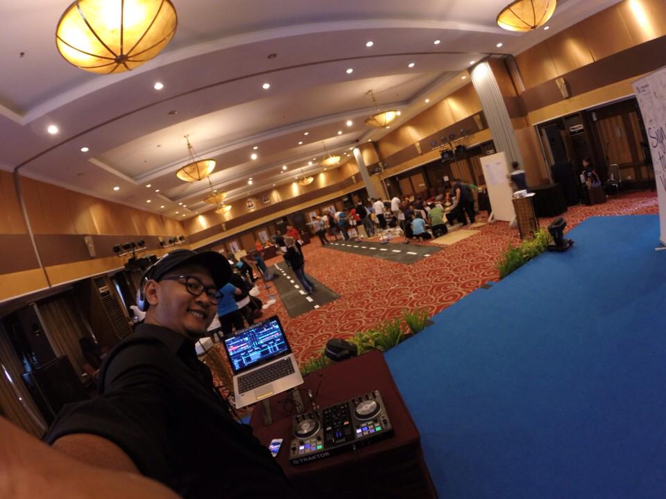 diskodelivery's tweet photo. Doing corporate event gig Team Building session at Aston Tropicana Cihampeulas Bandung 21 January 2015 http://t.co/ASToIrnoFX