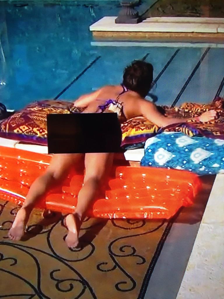 tweet_melanie's tweet photo. There it is again! #JilliansBlurredAss! #TheBachelor http://t.co/ksmwN5WECj