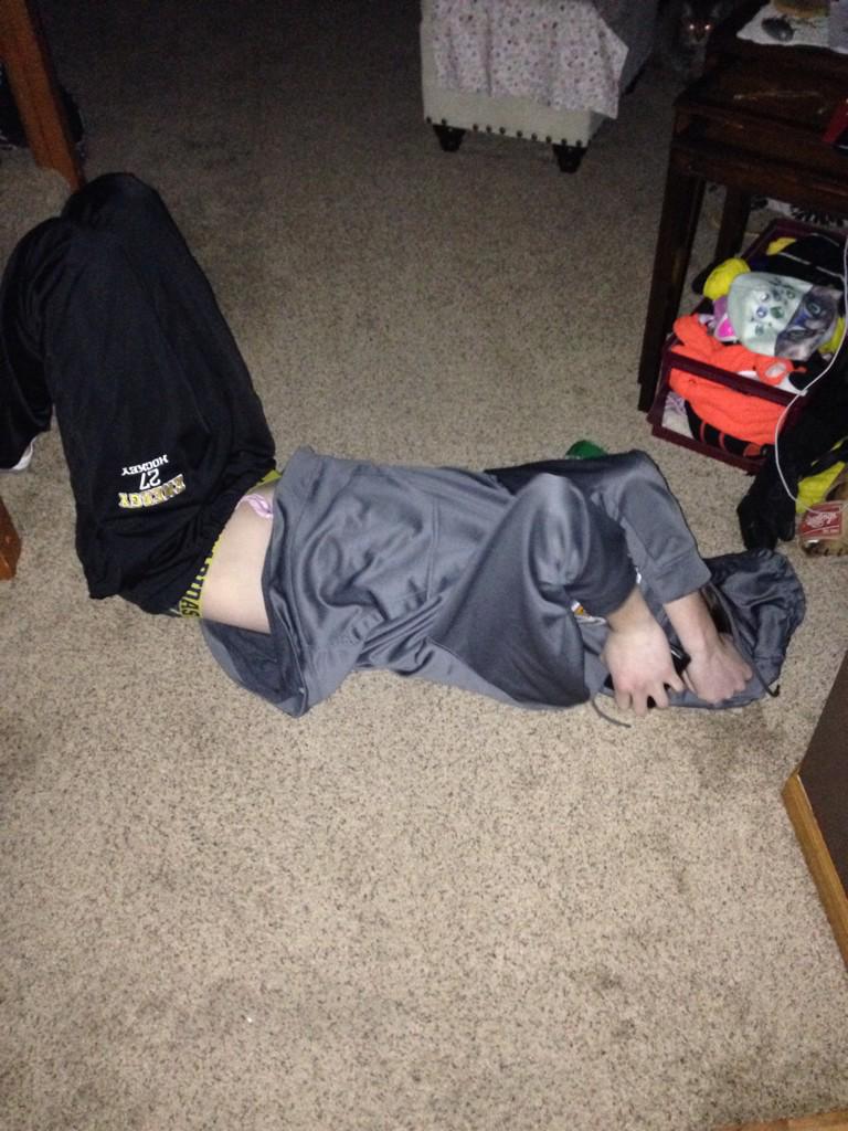 Rick_A_Bury's tweet photo. When @JHank112 goes 0/14 on the PP in chel and loses to the Oilers on 4 SHG http://t.co/oLgAqoBOcT
