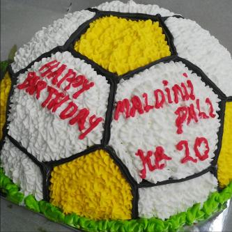 tHa_cHaLLedaa's tweet photo. Kuee bola tuk sang idola @Maldinipali 
@MaldiniPaliFC @FcMaldinipali @Maldiners 
#HBDHE20thmaldinipali http://t.co/PITDxj0k7b