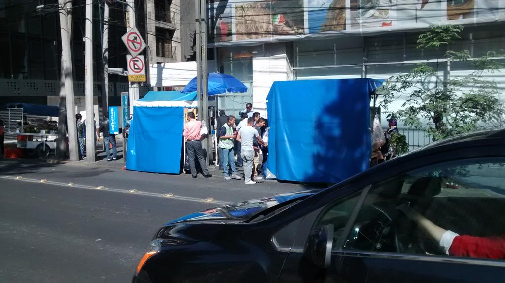 CompaCMH2015's tweet photo. No más ambulantes, no más @PRDDFMH en MH CDMX fuera @vromog y @DavidRazu RT @VecinosAnzures @VecinosvAnzures @PRIMHDF http://t.co/6DXgvPikrw
