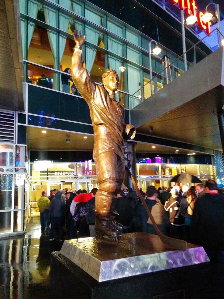 Happy birthday to the Great One Wayne Gretzky!   