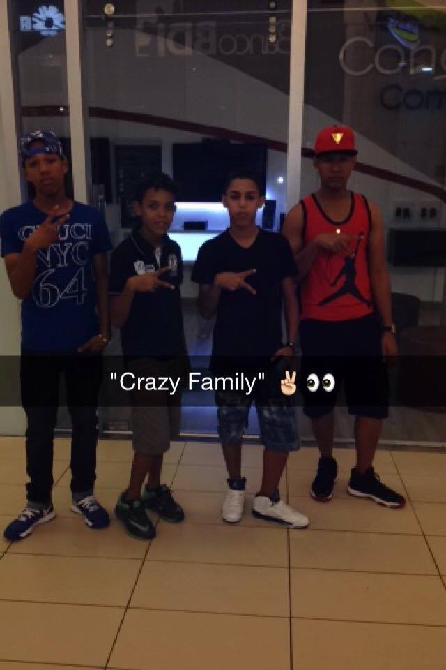 CarlibiriFresh's tweet photo. Buscaa Remedioo Caseroo Si Te Duelee Comoo Somoos #Crazy #Family ♥ http://t.co/BRyejjbpiC