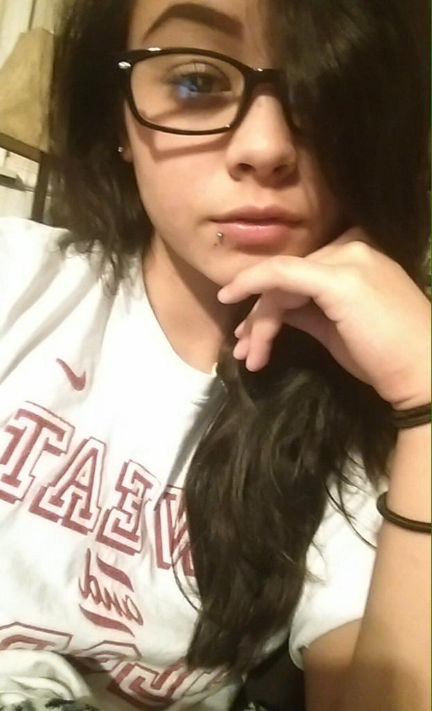 PromDatesChatt's tweet image. She ain't in Chatt but she's still single and ready to mingle. Any takers? 😘@VIIIVIIXCVII2