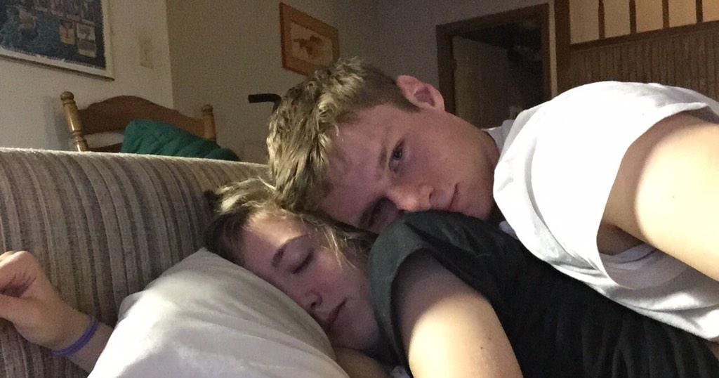 bailsbrumfield's tweet image. 1/3 of a year with Ben the bread kitten #muchhappy #suchpictureshetookwhileiwasasleep #manyforever