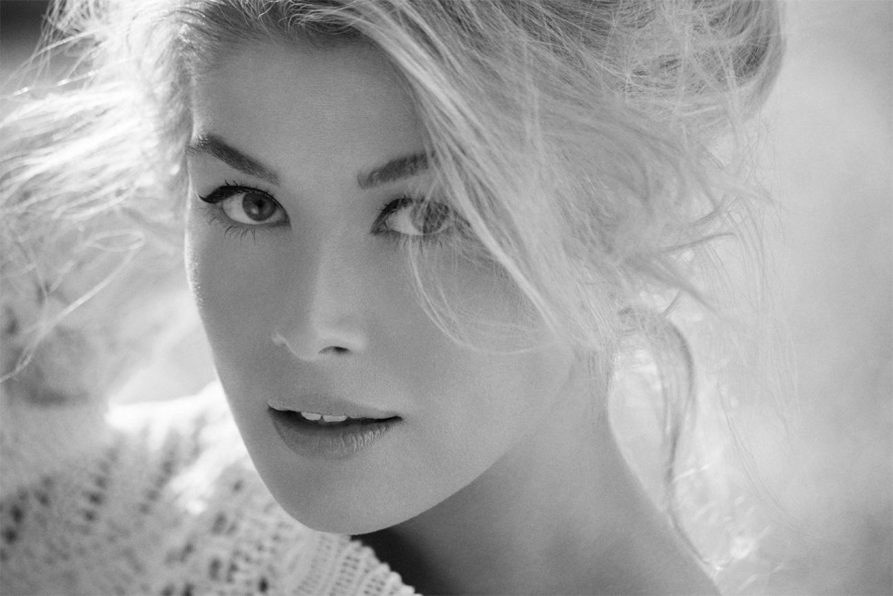 \" Happy Birthday to one of my favorite hollywood star Rosamund Pike.  cc    