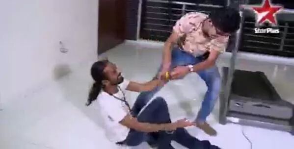 ravalians's tweet photo. Caption dis pics guys...
Gud mrng DR &amp; Ravalians....!!!
Have a DarshanHolic Day...^_^
@DarshanRavalDZ
#spredlove http://t.co/vz9a4wT0ML