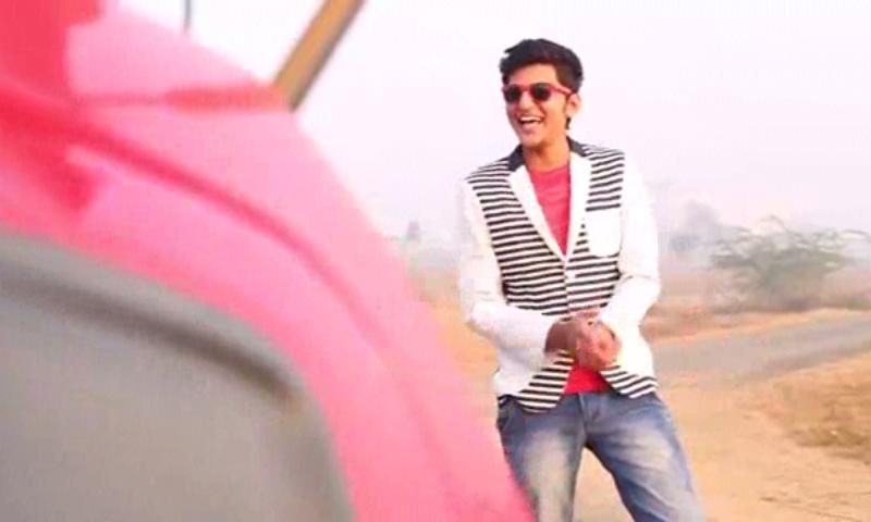 ravalians's tweet photo. Caption dis pics guys...
Gud mrng DR &amp; Ravalians....!!!
Have a DarshanHolic Day...^_^
@DarshanRavalDZ
#spredlove http://t.co/vz9a4wT0ML