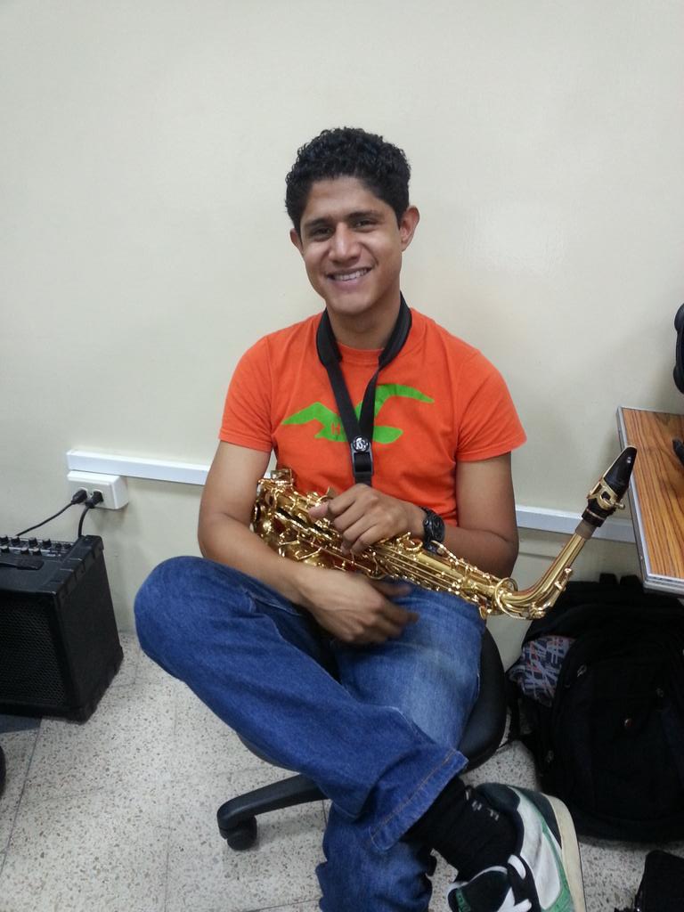 franjazz4's tweet photo. La Super Banda que acompañará a Percy!! @lyzbadaraco @carlosbravodrum @RobertBoschF y Emanuel Espinoza http://t.co/GDnlS7Uvuu