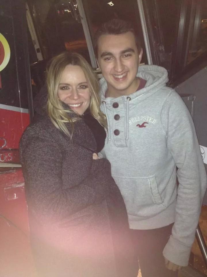 LanteigneP's tweet photo. pas pu voire le show mais vu elle de pret ! @veronicdicaire ..#28nov2014 #carquet http://t.co/V3BZxQAhDT