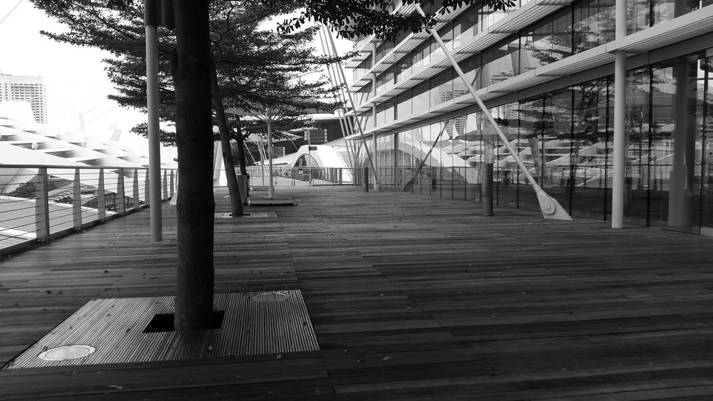 1gambar's tweet photo. Street Photography Marina Bay Sands http://t.co/FsxdnC5FL6