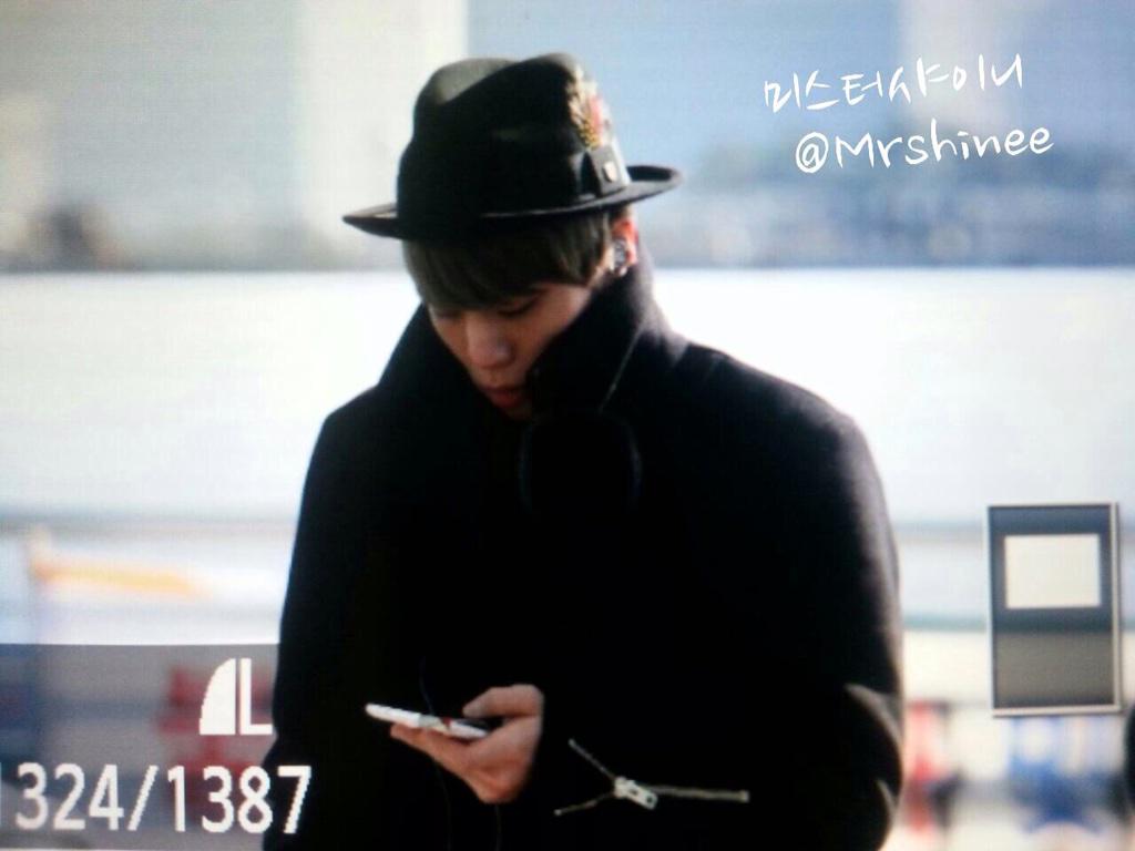 150127 Jonghyun @ Rumbo a China {Incheon - Shenyang} B8VLbQVCMAA-iYn