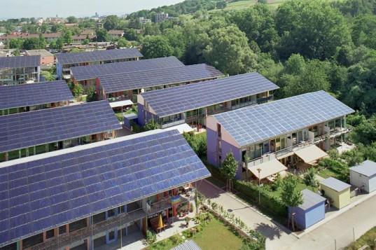 MikeHudema's tweet photo. #Sonnenschiff: #Solar City Produces 4X the Energy it Consumes: http://t.co/sCmiHgc00C #climate #solutions #NoKXL http://t.co/h4YeZi4adJ