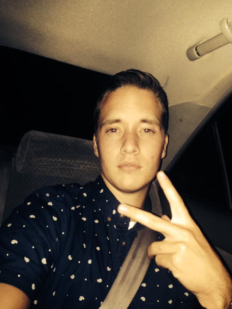 This guy didn't text me back but he's tweeting away. <a href="/CJC_Swizzy/">chris</a>