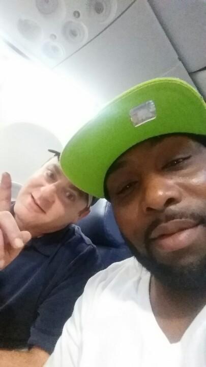 DRobinson__23's tweet photo. 1st class flight to dallas. . ..#agentlife #agentwork http://t.co/pRCn0orEfH