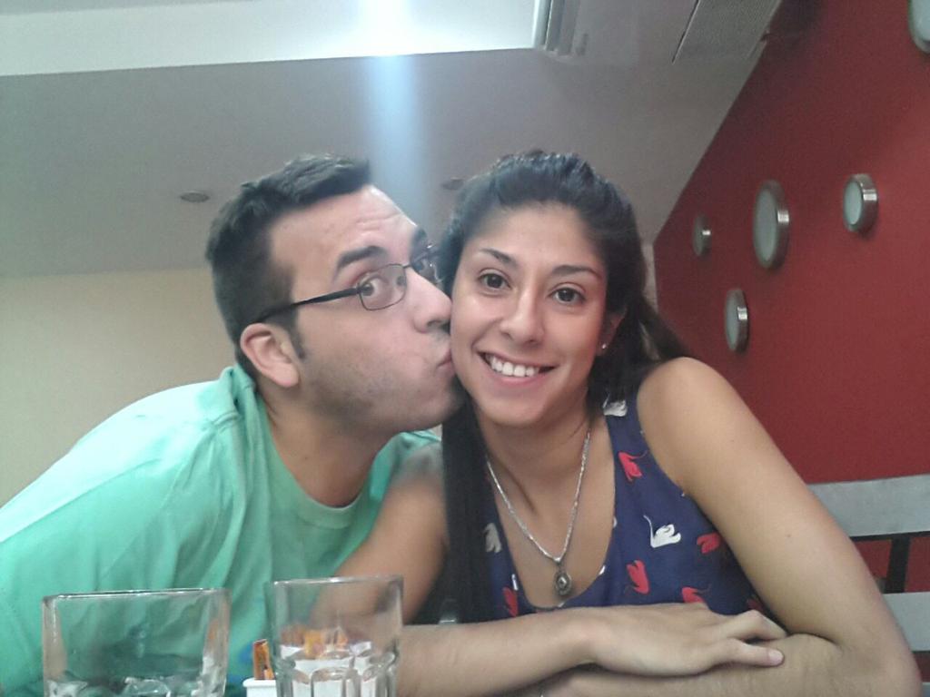 RNicolasangel's tweet photo. Como explicarte lo que siento si nunca ella te miro y te dijo "amo verte feliz" #EB13 http://t.co/fI0uVxX0Eg