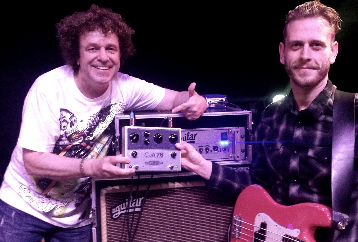 @TheLeoSayer <a href="/davetroke/">Dave Troke</a> Thanks for the pic guys! #pedalboard #compressor #guitarplaying