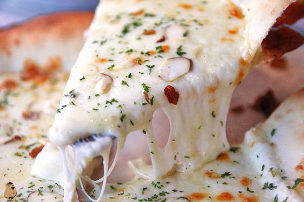 피자!RT <a href="/thesicddang/">더식당(THE SICDDANG)명동점</a>: 아직도 못가보셨나요? 생생정보통 소문난 명동맛집 더식당에서 화덕피자와 매콤한 직화쭈꾸미를 함께!! bit.ly/1zpdxU8 이글 RT한 5분께 스타벅