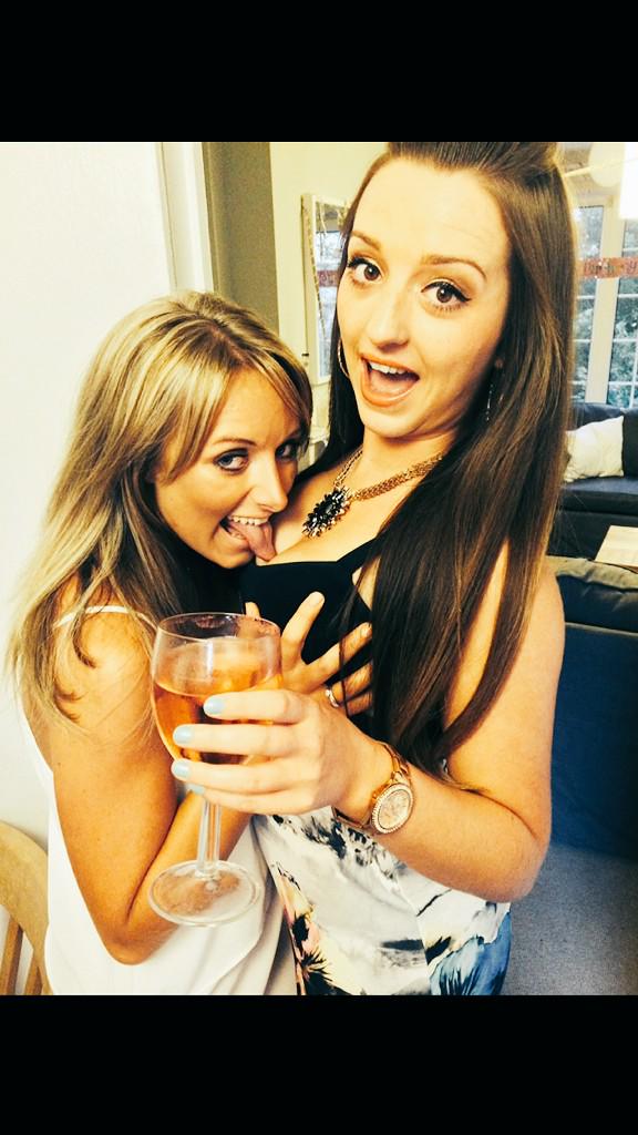 mollybethan's tweet photo. Happy Birthday @LauraJBuckley love you doll 💃 http://t.co/Y2DVp5FQzC