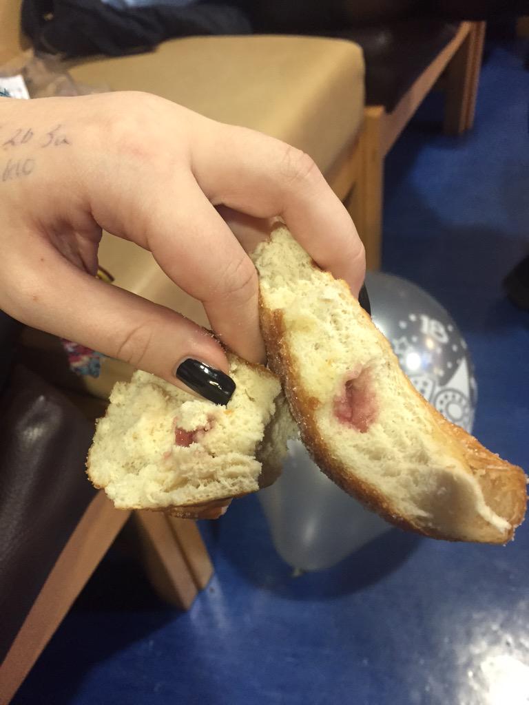 Gee_Spanoudakis's tweet photo. Sorry @Tesco where's the fucking Jam? http://t.co/dt2GThPpfn