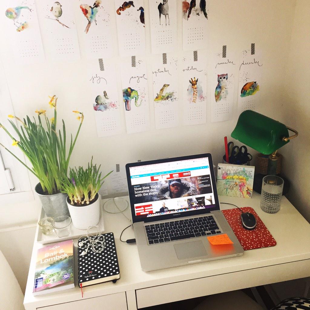 Naša pisarna že diši po pomladi!