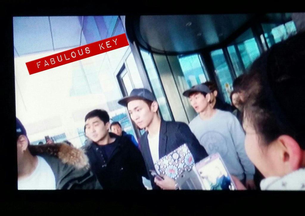 B8WIkjrCAAAEHIu.jpg:large