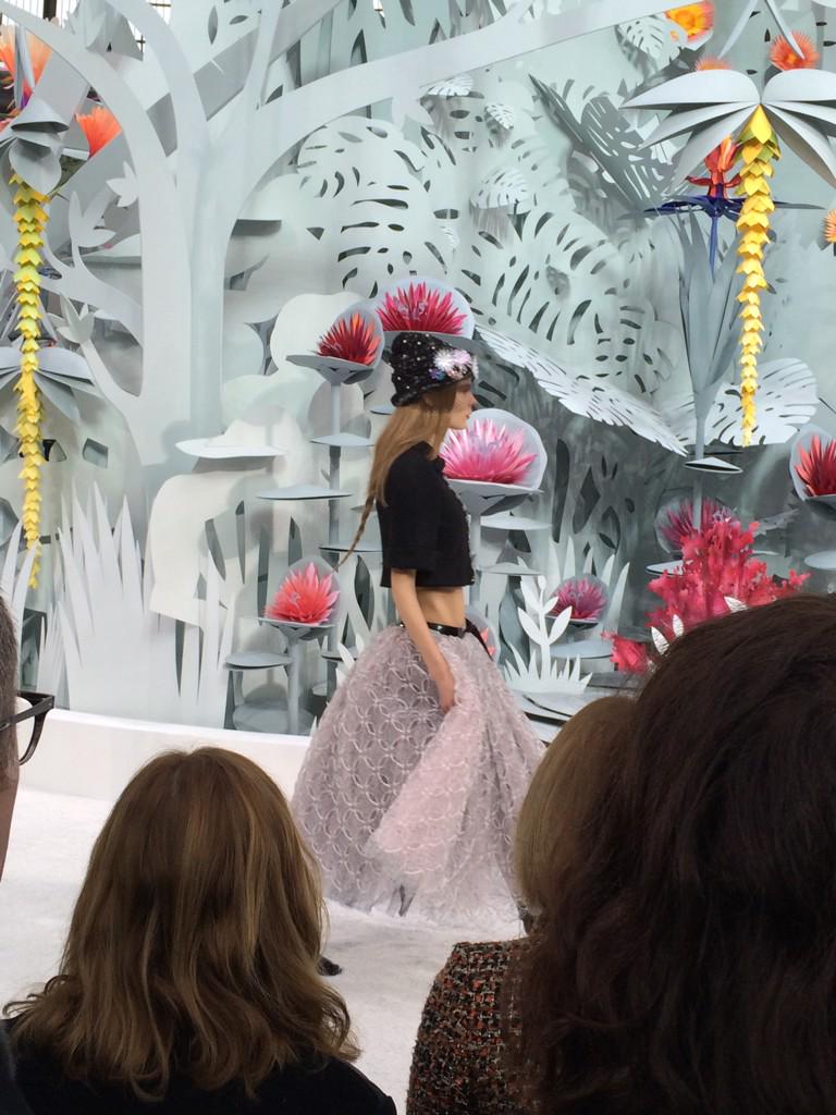 StuartEmmrich's tweet photo. The bare midriff looks come to couture. #Chanel http://t.co/7W0Dxm489V