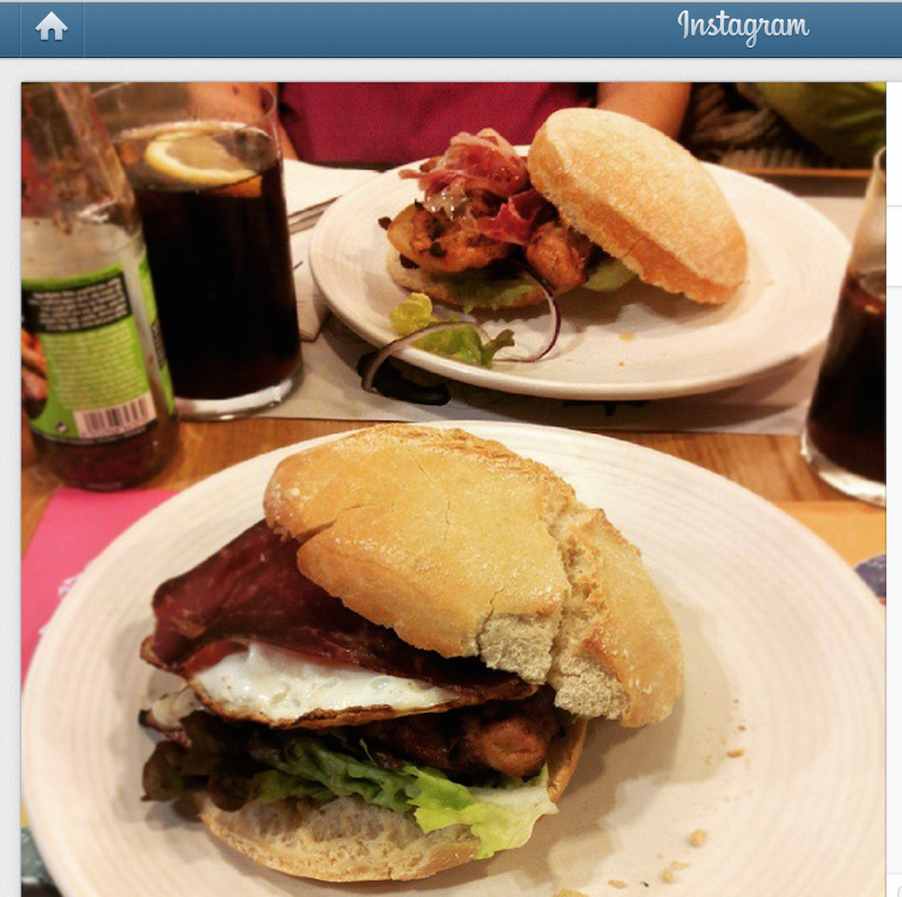 elBurgerheim's tweet photo. Nos encanta cuando subís vuestras fotos a redes (como esta de @JorgeSainz94) #burgers #gourmet http://t.co/5CRW8RNywK