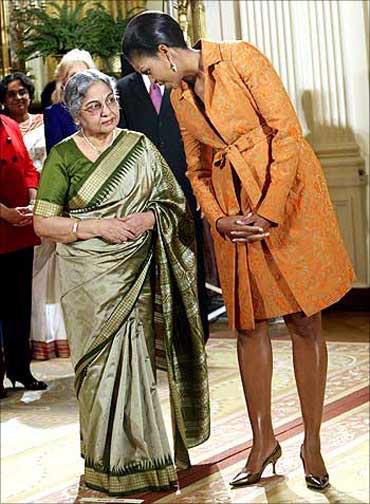 ShafiNaqiJamie's tweet photo. #OutWitting #Curtious #Playful &amp;ready to bang in #BollyWoodGang @FirstLadyUSA @micheleobama1 takes on #India by Charm http://t.co/M7REfdqAsK