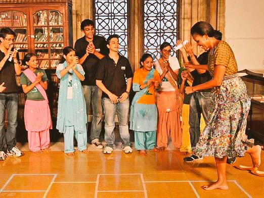 ShafiNaqiJamie's tweet photo. #OutWitting #Curtious #Playful &amp;ready to bang in #BollyWoodGang @FirstLadyUSA @micheleobama1 takes on #India by Charm http://t.co/M7REfdqAsK
