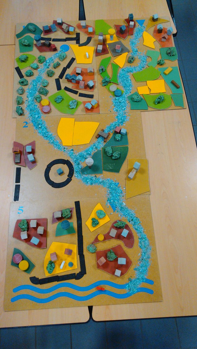 ULIS_Chessy's tweet photo. On a rassemblé les 4 villes construites. On a vérifié si le #circuitdeleau se faisait correctement. (Emma) http://t.co/bVAMpP4Rjb