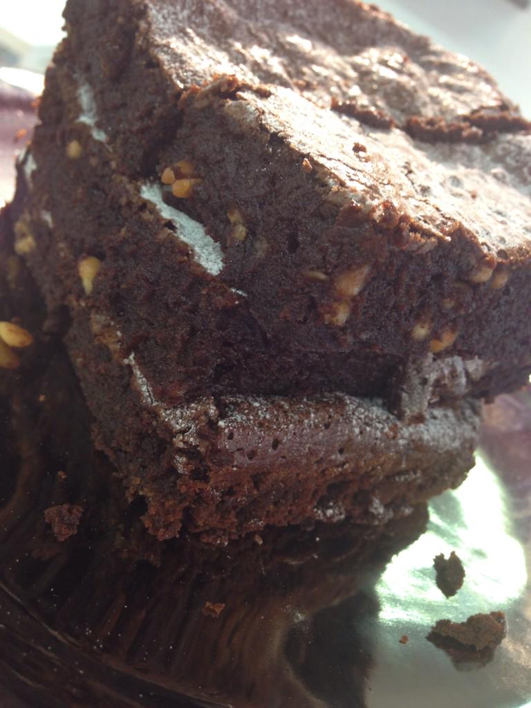 MagicalBakingCo's tweet photo. We're here until 4pm with our delicious cupcakes, today we've also got peanut butter brownies and Creme egg brownies. http://t.co/Q4SQ141nq5