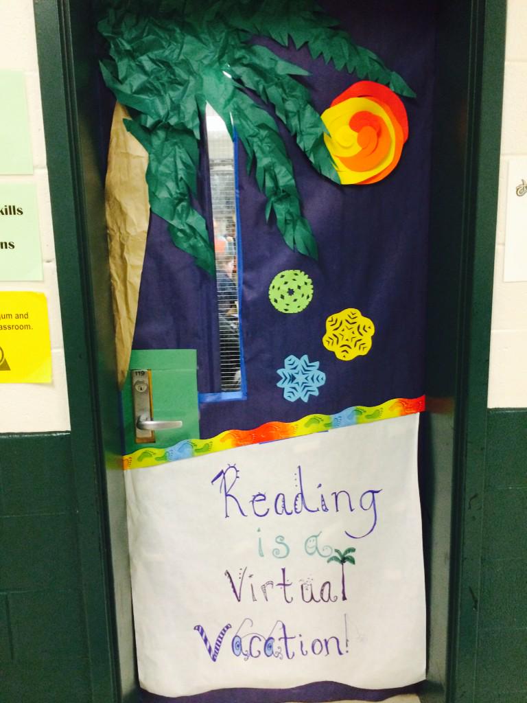apes0088's tweet photo. Loving our classroom doors @SEMSPatriots #readersareleaders #rssmiddle http://t.co/bFoqJyI9QF