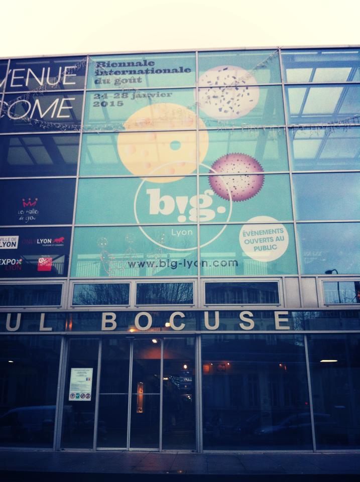 LesHallesdeLyon's tweet photo. Derniers préparatifs avant la soirée Big Festiv'Halles ! Tous les commerçants vous attendent dès 20h @_LyonBIG http://t.co/mOboZUnmyt