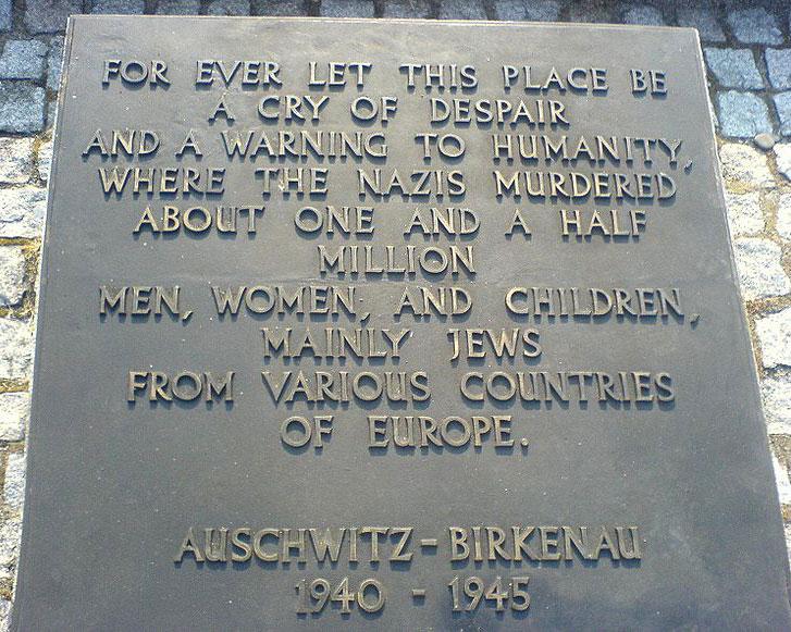 RoyalFamily's tweet image. "For ever let this place be a cry of despair and a warning to humanity" #Auschwitz70 #HolocaustMemorialDay