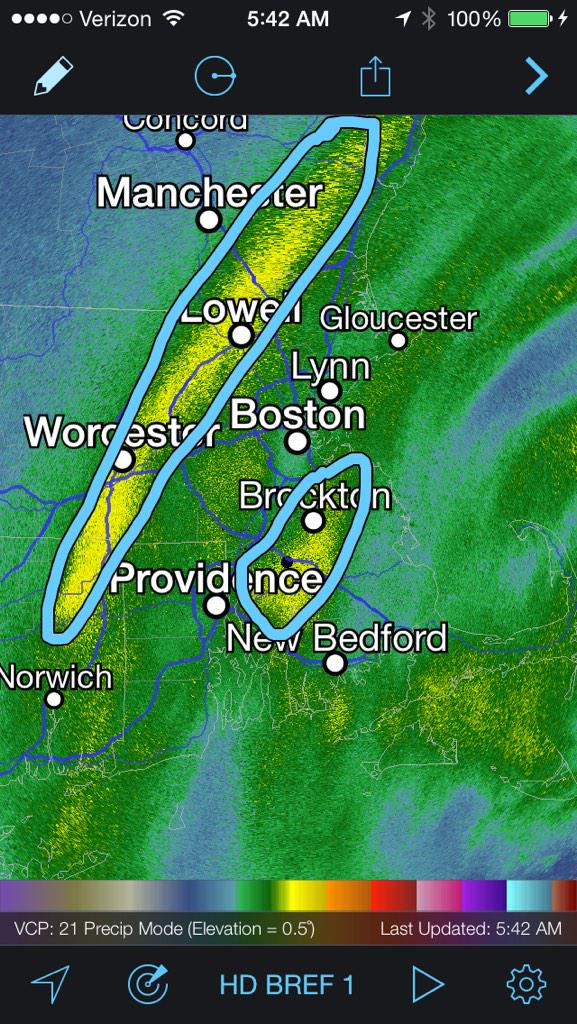 JimCantore's tweet image. Lowell and Worcester in THE band.  #Boston city in between the bands for right now.  #MAwx #blizzardof2015
