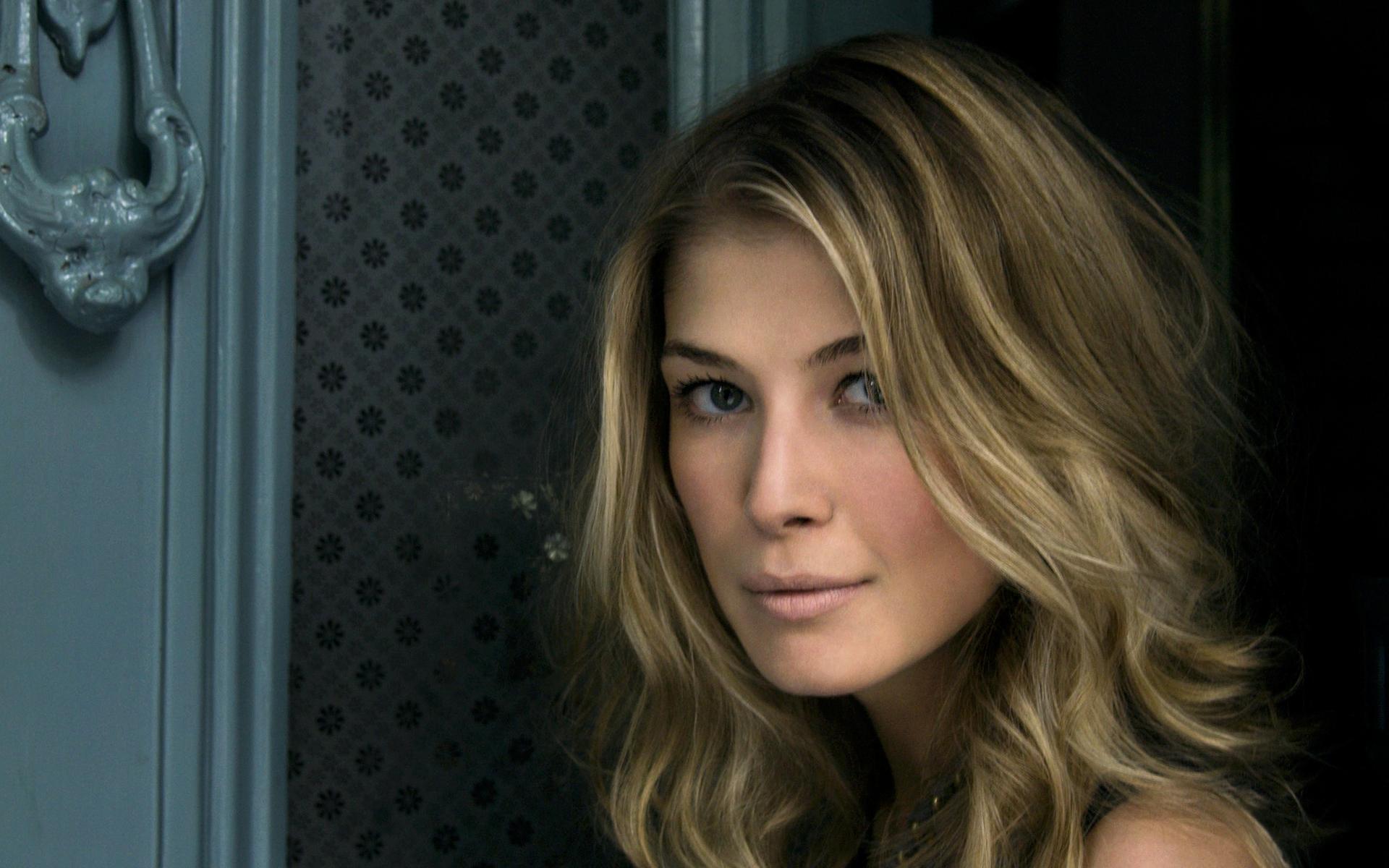 Happy Birthday to the beautiful actress Rosamund Pike! 