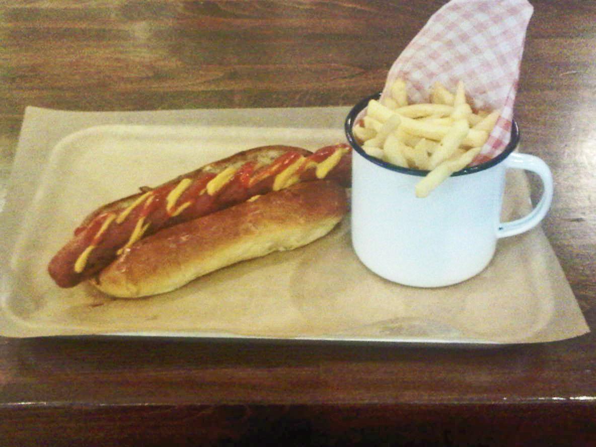 osbornesjesmond's tweet photo. Come and try our 100% beef #hodogs, with 50% off this week! Gluten free buns available! #newfood #diner #jesmond http://t.co/dy7C1YJzF7