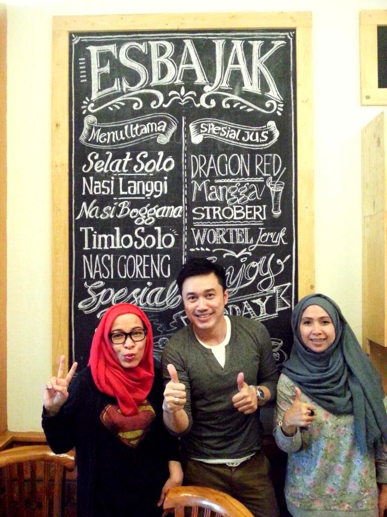 Kedatangan penulis kondang@andreiAksana