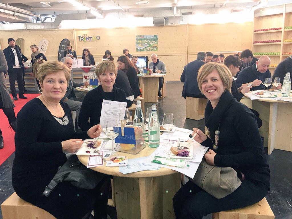 DegustaTrentino's tweet photo. #quintaessenza e #gustosportivo per #enaiptione a #ExpoRivaHotel. Super prof @AuroraEndrici x progetto sperimentale! http://t.co/Jl0kcmf4Rk