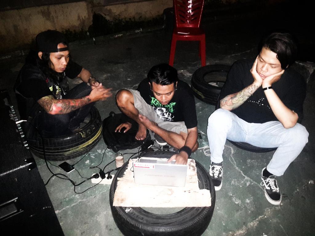 Semanat buat kalian bertiga yah :p untuk pembuatan pamflet <a href="/upick_rezim/">JACKSON</a> @yakuantetupu <a href="/zenlatjjindung/">Muhammad zen </a>