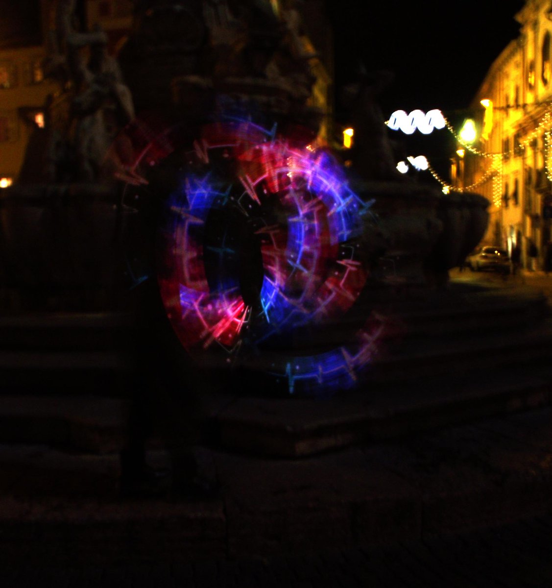 SHOWLOGRAM's tweet photo. #VisualStaff #VisualPoi #Lightpainting #Trento #Equalizer http://t.co/IX8pfrTiIF