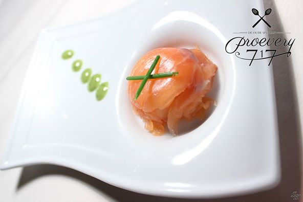 Een van de favorieten onder de gasten;een toffee van zalm gevuld met gerookte forel en bieslook. #Uiteten #Nieuwegein