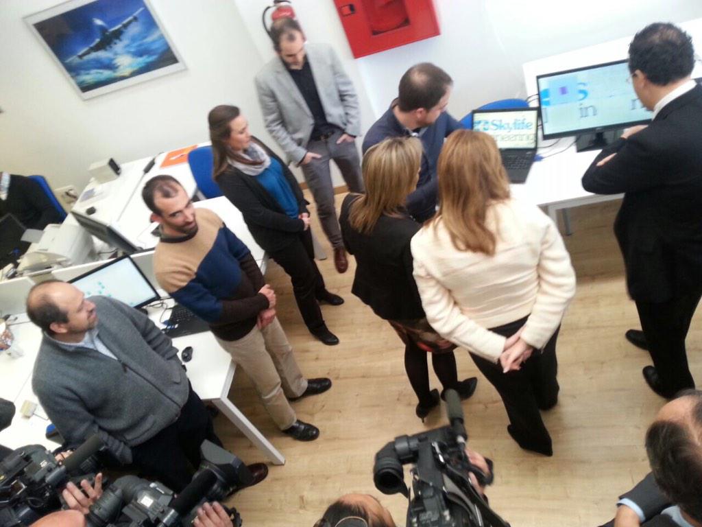 CristinaCabezon's tweet photo. #Andalucía con @_susanadiaz apuesta x la I+D+i  como eje q consolida la economía y generador d empleo #YoConSusana http://t.co/Hapl4XuvIH