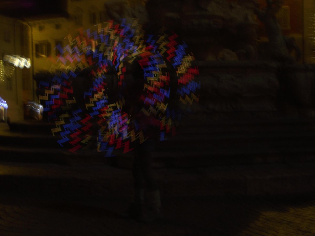 SHOWLOGRAM's tweet photo. New 50dot #Visualpoi #Visualstaff #juggling #spinning #led http://t.co/r3Bacqkc36