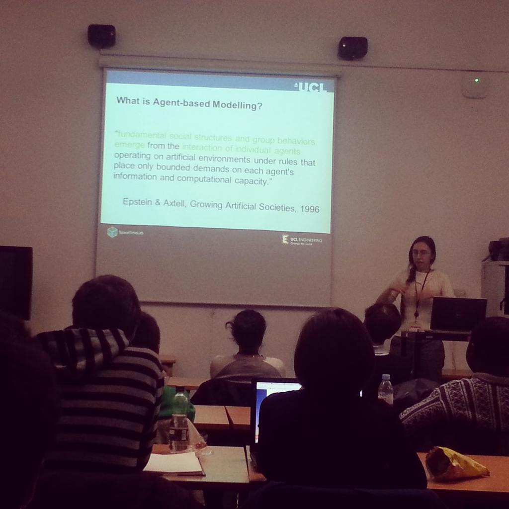 r_solymosi's tweet image. Watching a fantastic presentation about spatially explicit agent based models by @ComplexityWise at @CEGE_UCL