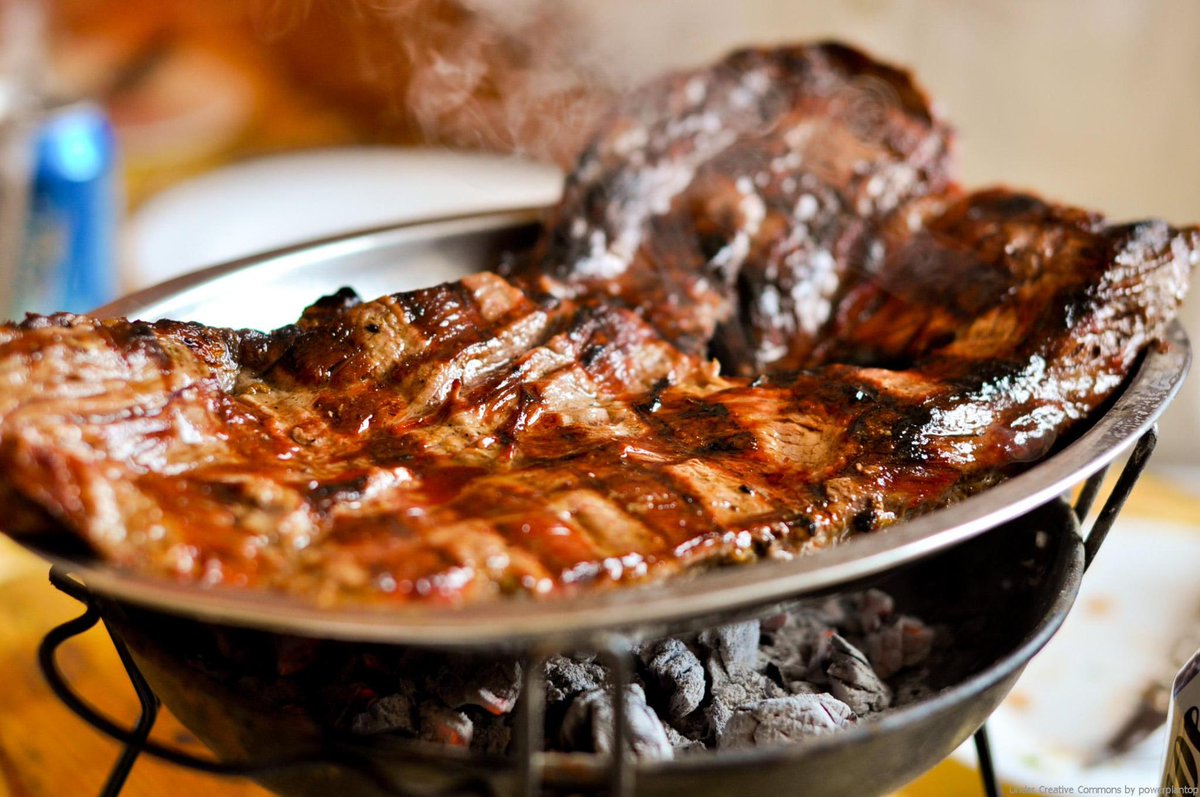 planetajoy's tweet photo. ¿Asado perfecto? No pongas carne congelada, tapala con papel de diario y no bajes demasiado la parrilla #TipJOY http://t.co/AWIVEh0Fwb