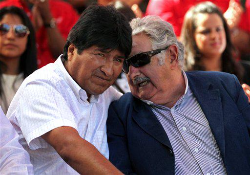 UNAMUN's tweet image. Mujica envía a Morales una emotiva felicitación por su tercer mandato.