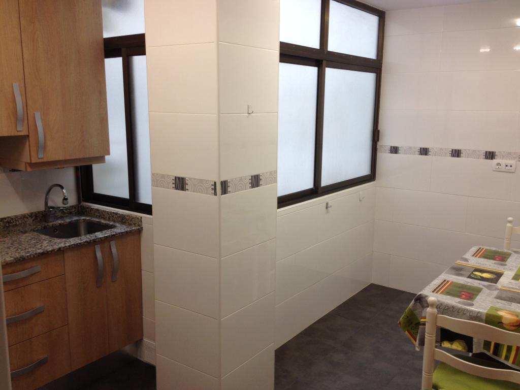 InmoVargas's tweet photo. Castilla-Hermida, 80 m2, 3 habitaciones, salón,cocina, baño, ascensor, vistas, amueblado 475 euros comunidad incluida http://t.co/7MFotfIqwx