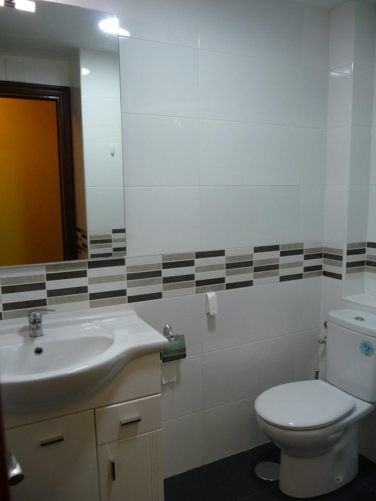 InmoVargas's tweet photo. Castilla-Hermida, 80 m2, 3 habitaciones, salón,cocina, baño, ascensor, vistas, amueblado 475 euros comunidad incluida http://t.co/7MFotfIqwx